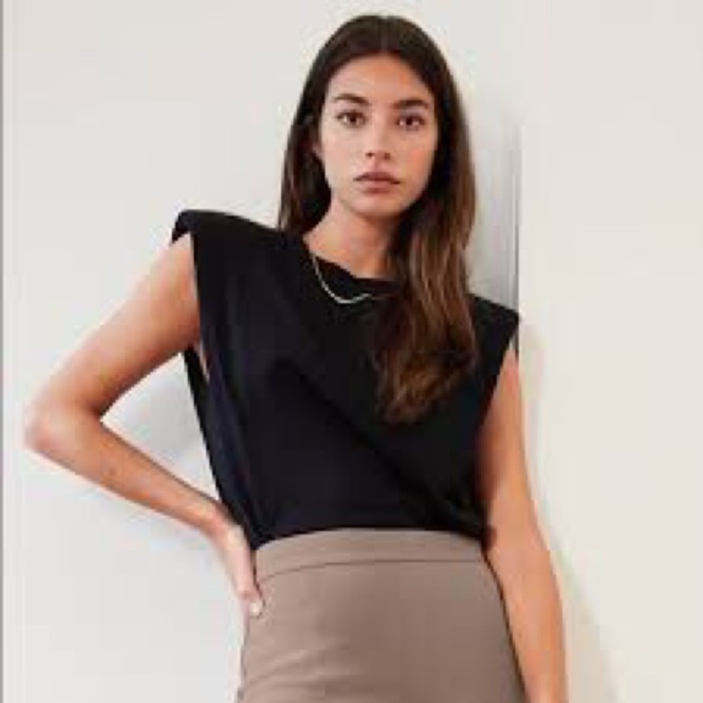 Babaton Black Shoulder Pad Tank Crew-neck t-shirt with shoulder pads Size XS